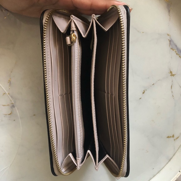 Perfectly Neutral wallet can be paired w/anything - Picture 5 of 5